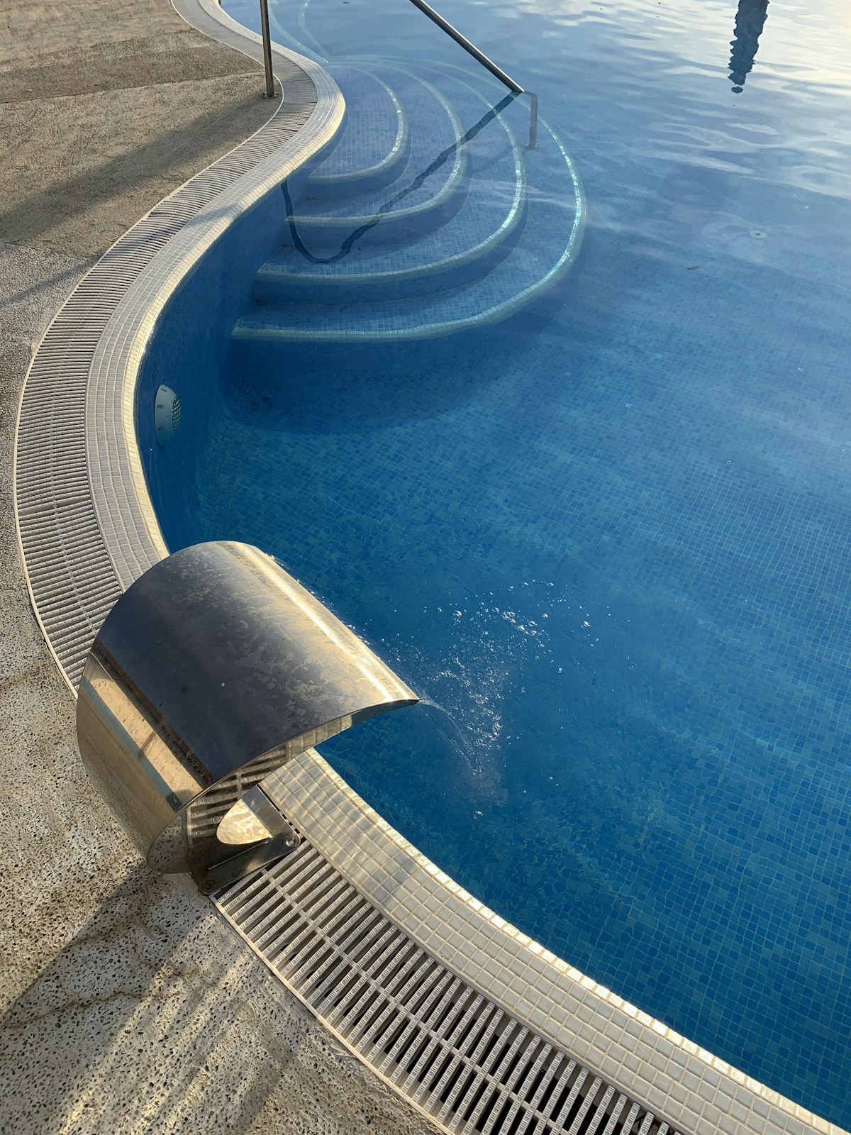 Escaliers architecturaux de piscine